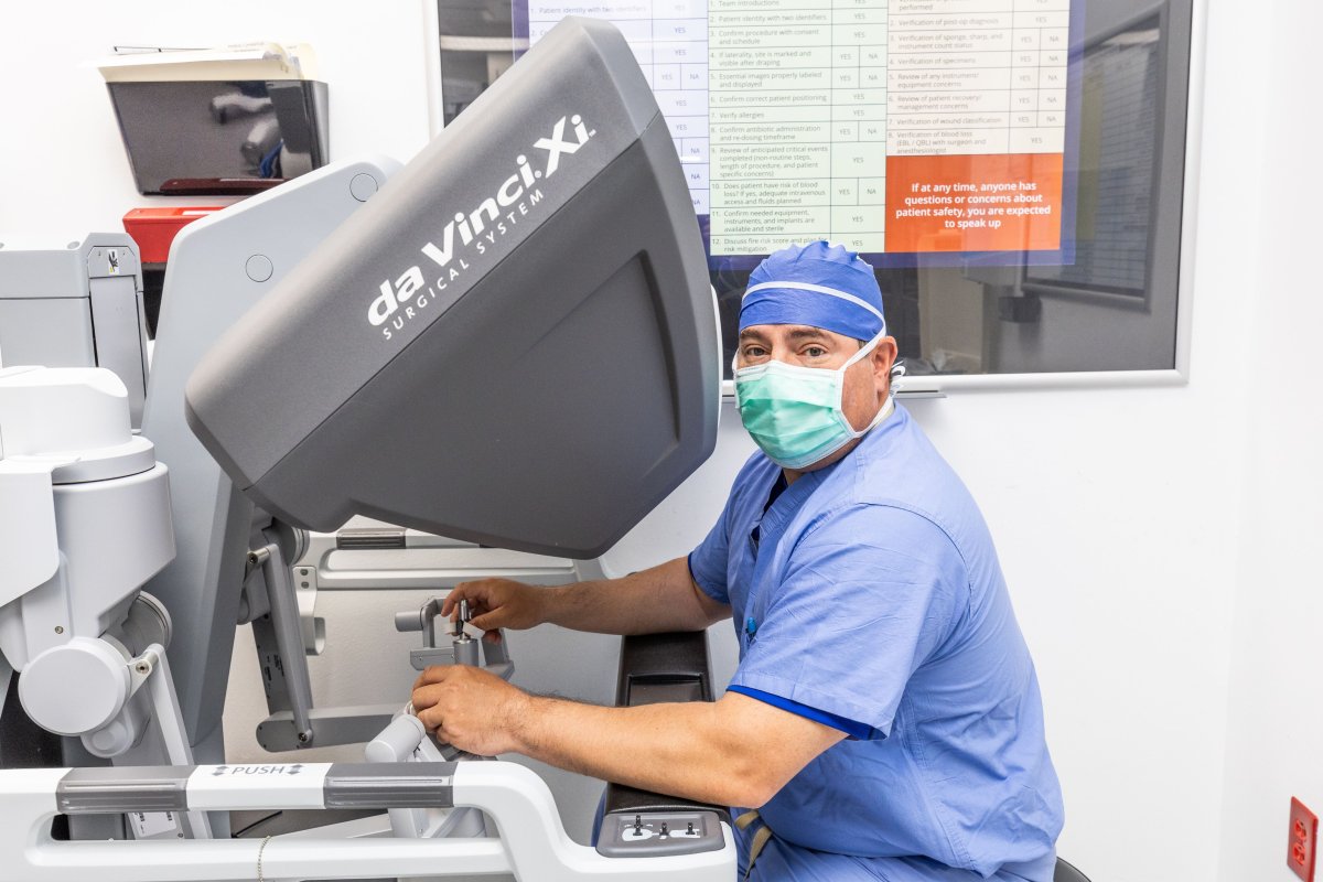 technican using da Vinci Xi Surgical System